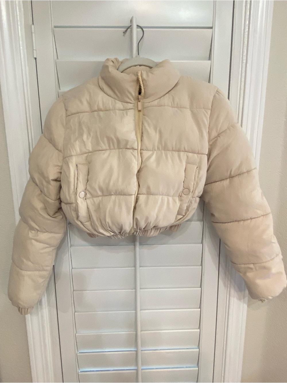 PrettyLittleThing Cropped Puffer Jacket Tan/Cream Zip Bubble Coat Size 2